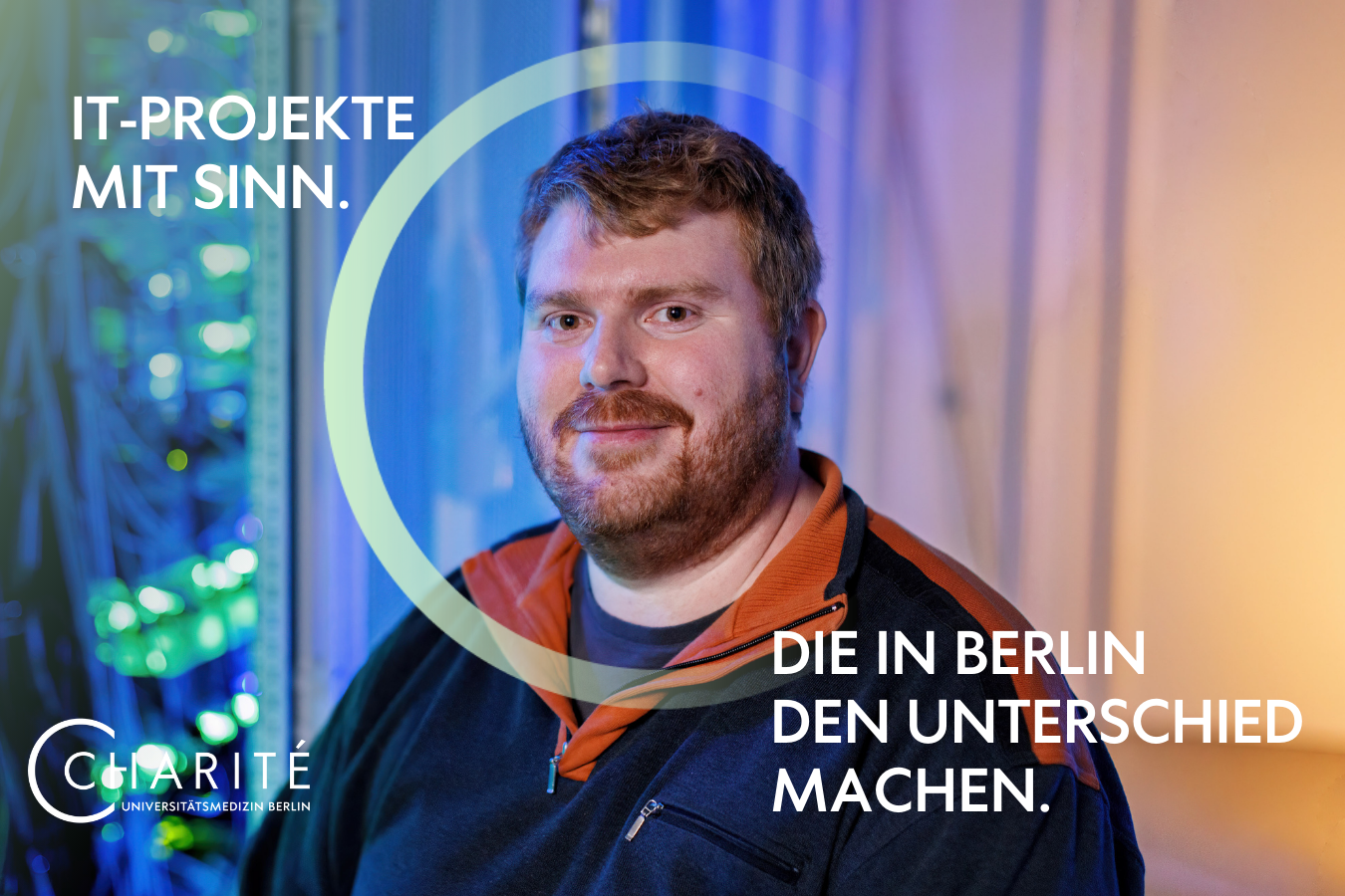 Charite IT Motiv 5 - Projekte mit Sinn, die in Berlin den Unterschied machen. Martin, Experte für Netzwerk-Technik, arbeitet im Serverraum der Charite